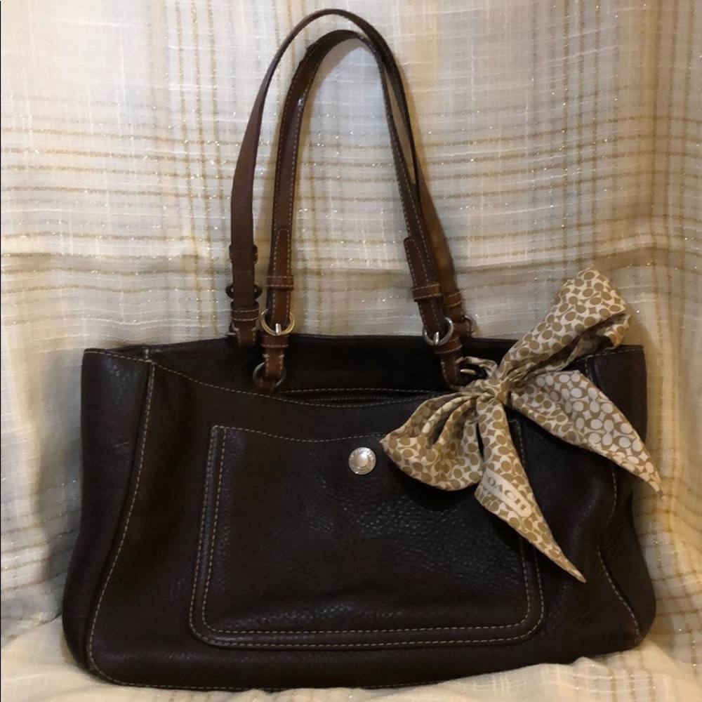 🛍Coach leather purse with silk tie🛍